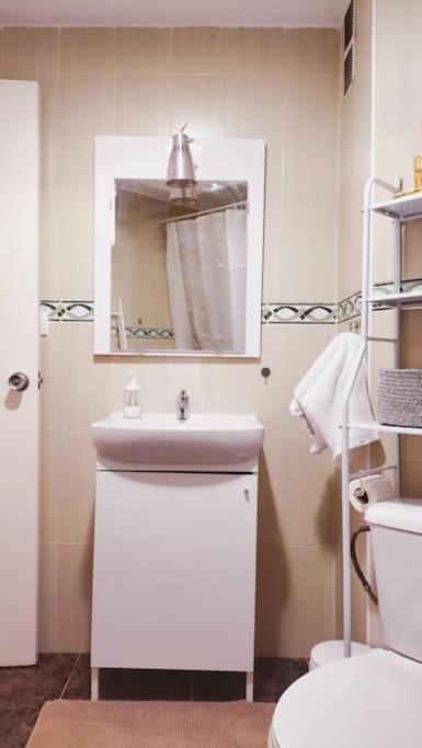 Bonito Apartamento De Dos Dormitorios En El Centro Y Calle San Miguel Torremolinos Exterior photo